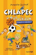 Chlapec v kopačkách